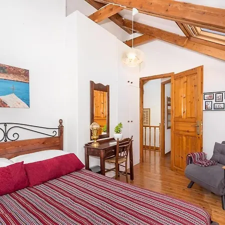 펜션 Yiayia's Place In Chania *