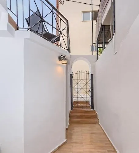 펜션 Yiayia's Place In Chania *